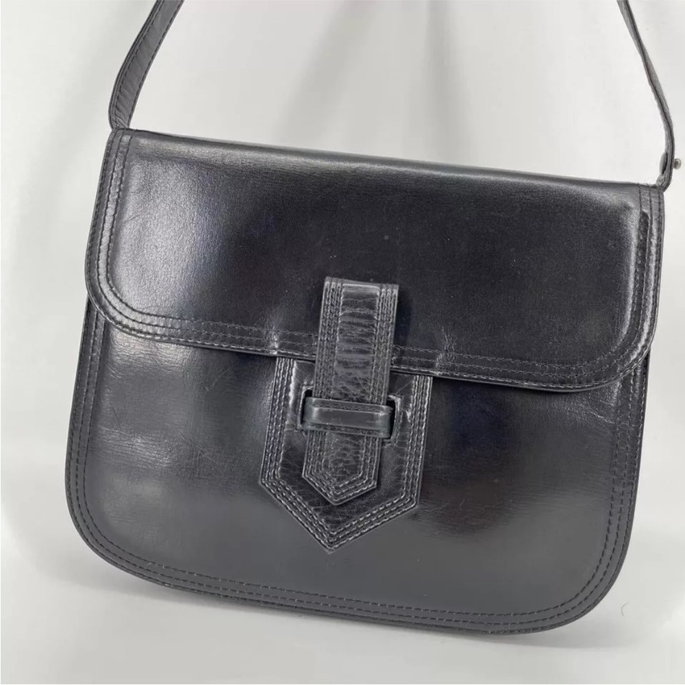 Beautiful Yves Saint Laurent Black leather bag